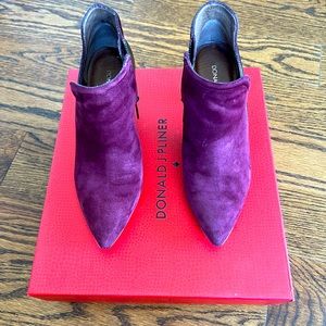 Donald Pliner shoe bootie